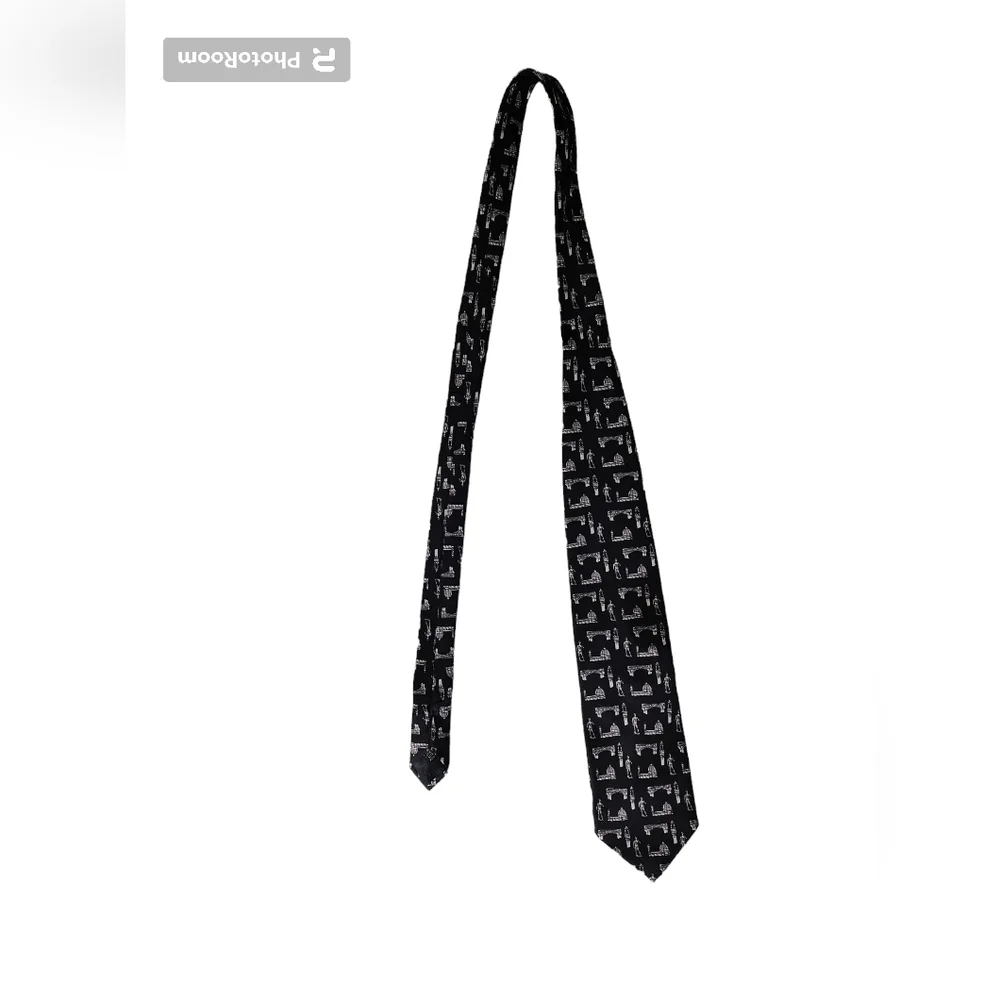 Italian Silk Black & White Firenze Landmarks Tie - Picture 4 of 8
